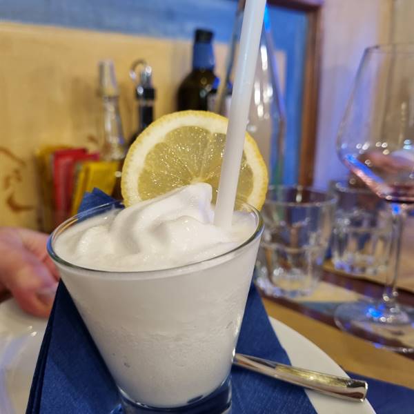 Softeis al limone #ristorantekapuziner #dolci #limone #gardasee